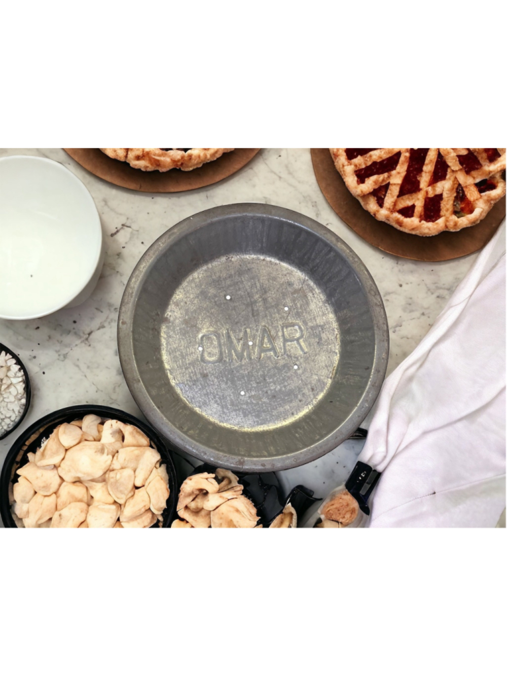 Collectible Farmhouse Kitchen Pie Plate Rustic Retro 1950s Kitchen Omar Brand Gr